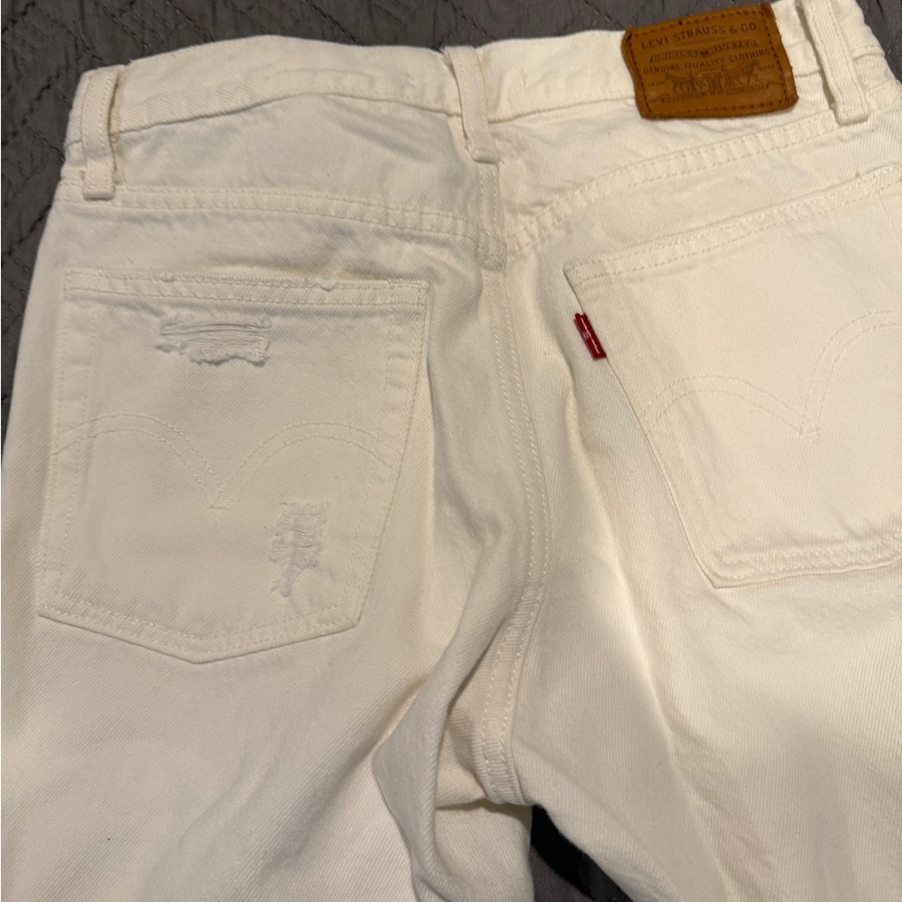 Levi's Women's Straight Leg Jeans in Cream
